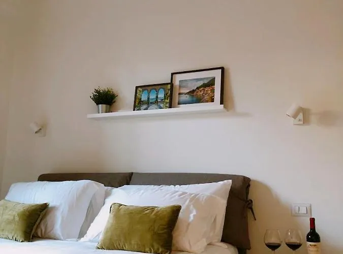 Foscolo 9 - Breakfast 4* Como